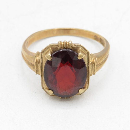 162 - 9ct gold vintage garnet dress ring (3g) Size  M