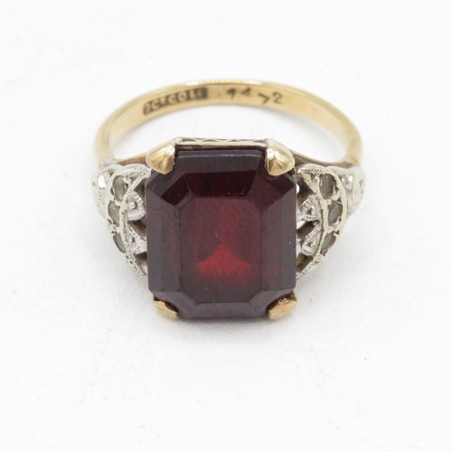 75 - 9ct gold vintage garnet & white gemstone dress ring (4.4g) Size  L