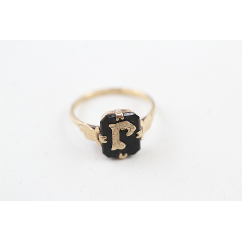 16 - 9ct gold victorian onyx initial 'J' dress ring (1.8g) Size  M