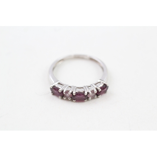 38 - 9ct white gold garnet and pink sapphire five stone dress ring (2.1g) Size  N