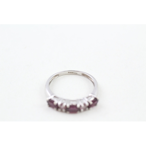 38 - 9ct white gold garnet and pink sapphire five stone dress ring (2.1g) Size  N