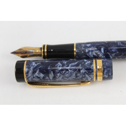 389 - Parker Duofold Special Navy Lacquer Fountain Pen w/ 18ct Gold Nib WRITING