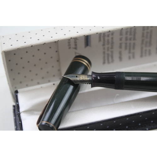 395 - Vintage Parker Victory Green Fountain Pen w/ 14ct Gold Nib WRITING Boxed