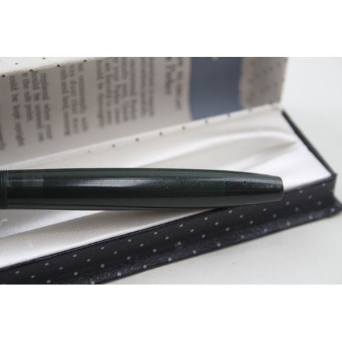 395 - Vintage Parker Victory Green Fountain Pen w/ 14ct Gold Nib WRITING Boxed