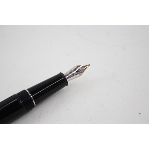 397 - Montblanc Meisterstuck Black Fountain Pen w/ 14ct White Gold Nib WRITING