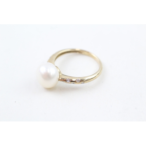 40 - 9ct gold cultured pearl dress ring with diamond set shoulders (3g) Size  P