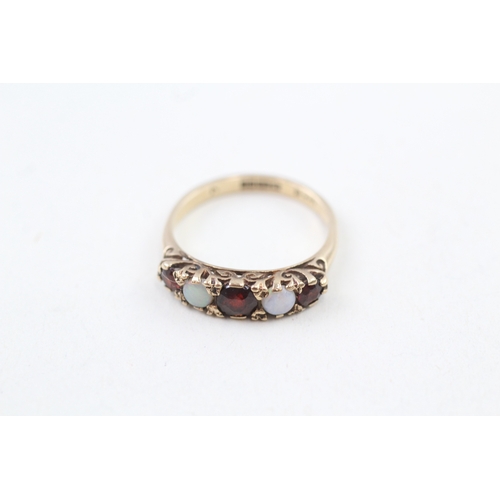 46 - 9ct gold vintage gypsy set opal and garnet five stone dress ring (2.4g) Size  M