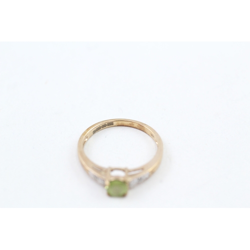 49 - 9ct gold peridot solitaire dress ring with diamond set shoulders (1.6g) Size  L