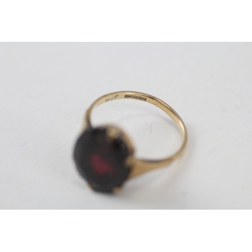 61 - 9ct gold vintage oval cut garnet dress ring (2.3g) Size  K