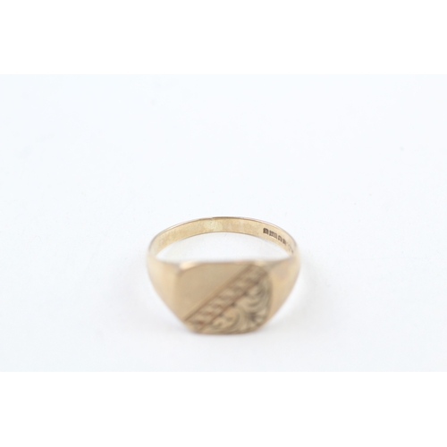 62 - 9ct gold etched signet ring (2.8g) Size  P