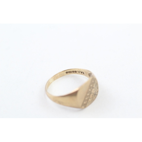 62 - 9ct gold etched signet ring (2.8g) Size  P