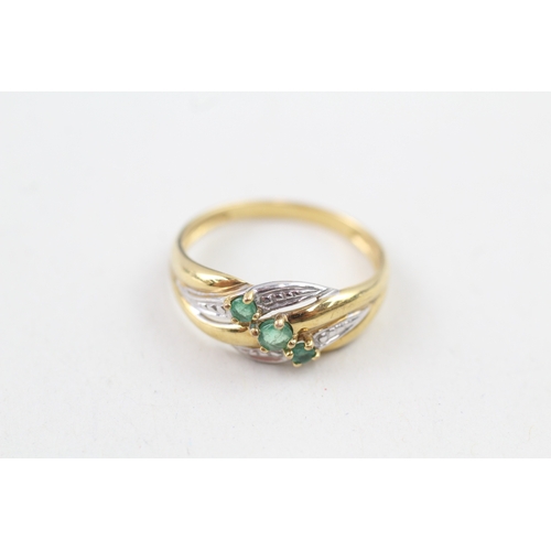 71 - 9ct gold emerald trilogy dress ring (1.5g) Size  M