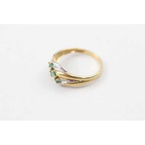 71 - 9ct gold emerald trilogy dress ring (1.5g) Size  M