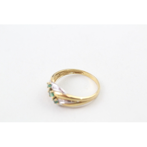 71 - 9ct gold emerald trilogy dress ring (1.5g) Size  M