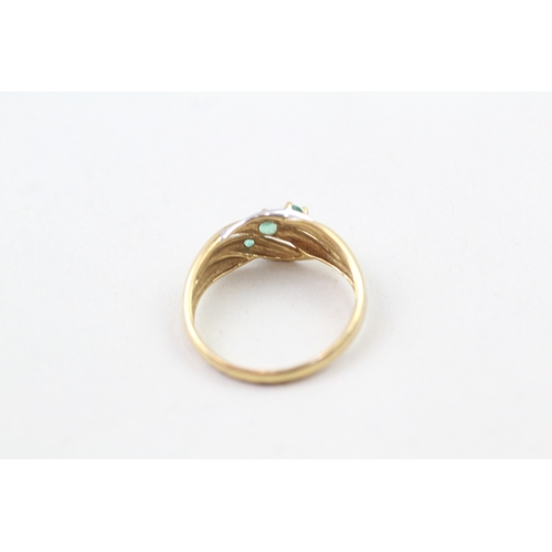 71 - 9ct gold emerald trilogy dress ring (1.5g) Size  M