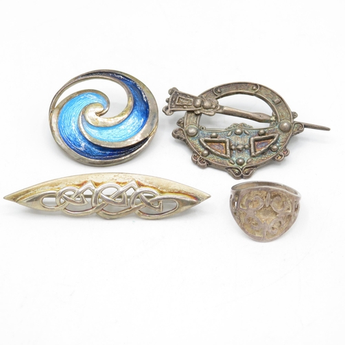 349 - A collection of silver Celtic jewellery including Ola Gorie (28g)