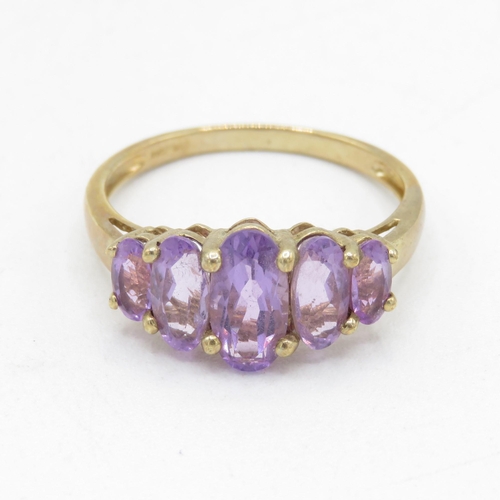 68 - 9ct gold amethyst five stone graduated dress ring (3.2g) Size  V