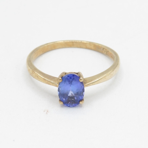 70 - 9ct gold oval cut tanzanite solitaire dress ring (1.8g) Size  O