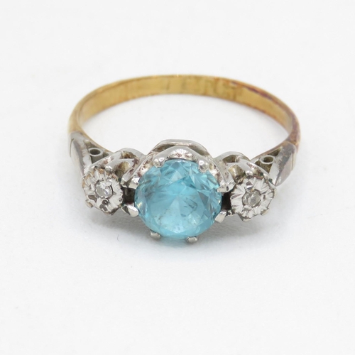 72 - 9ct gold and platinum vintage blue zircon and diamond three stone dress ring (2.2g) Size  K