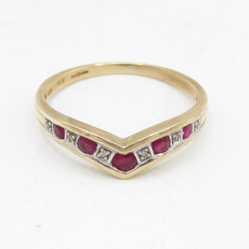 102 - 9ct gold ruby and diamond wishbone dress ring (2.4g) Size  V