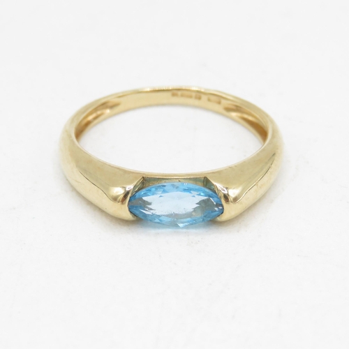 107 - 9ct gold bezel set topaz dress ring (1.5g) Size  K