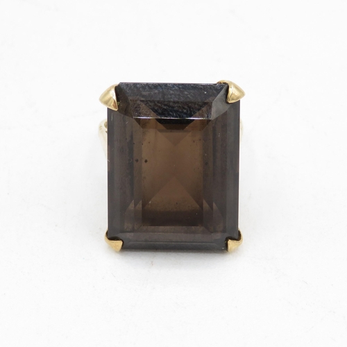 112 - 9ct gold smokey quartz cocktail ring (6.4g) Size  I