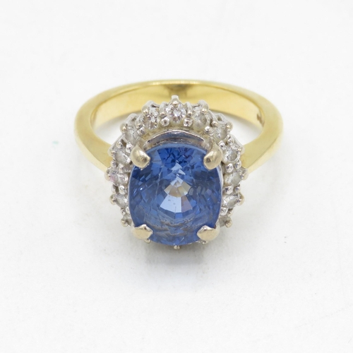 25 - 18ct gold diamond sapphire halo ring (8.3g) Size  N