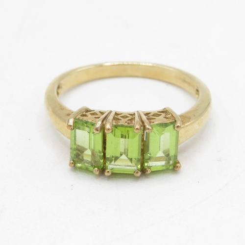 34 - 9ct gold peridot ring (2.6g) Size  N