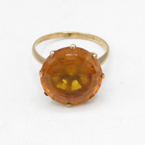 92 - 9ct gold yellow gemstone solitaire ring (4.4g) Size  N 1/2