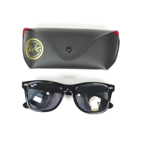 412 - Ray Ban  Designer Sunglasses