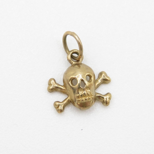 74 - 9ct gold skull & crossbones charm (0.3g)