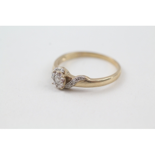 10 - 9ct gold diamond crossover dress ring (2.1g) Size  R