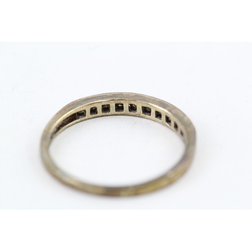 107 - 9ct gold diamond half eternity ring, total diamond weight: 0.25ct (approximately) (1.6g) Size  P