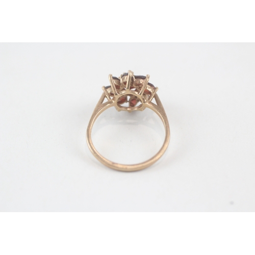 144 - 9ct gold garnet dress ring (2.6g) Size  N