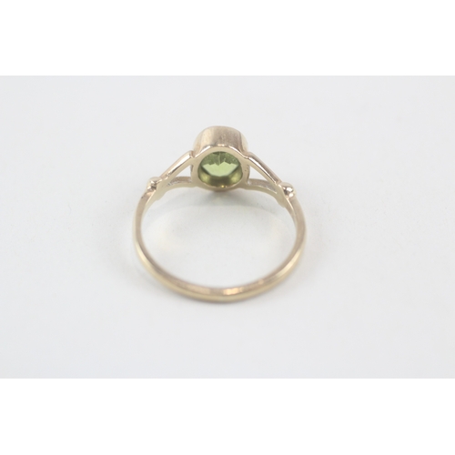 150 - 9ct gold oval cut peridot dress ring with split shoulders (2.1g) Size  N 1/2