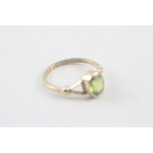 150 - 9ct gold oval cut peridot dress ring with split shoulders (2.1g) Size  N 1/2