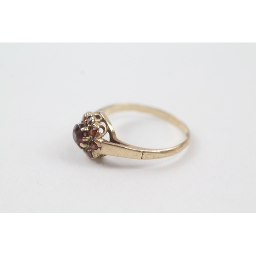 16 - 9ct gold vintage garnet floral cluster dress ring (1.7g) Size  L