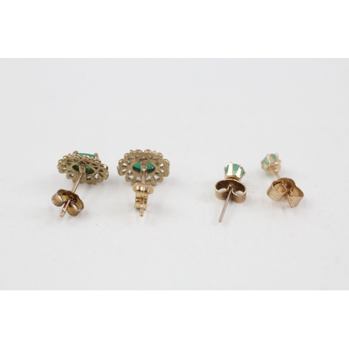 163 - 2 x 9ct gold emerald set stud earrings (1.3g)