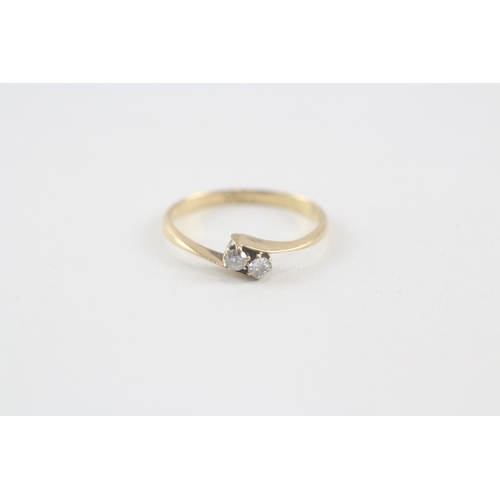 169 - 18ct gold vintage diamond two stone ring (1.7g) Size  K