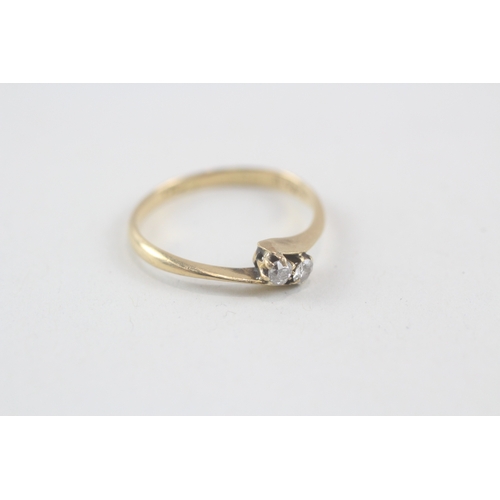 169 - 18ct gold vintage diamond two stone ring (1.7g) Size  K