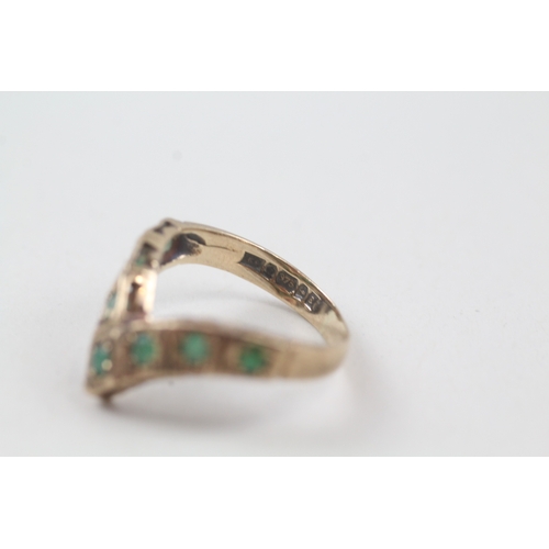 18 - 9ct gold vintage emerald wishbone dress ring (2.3g) Size  L