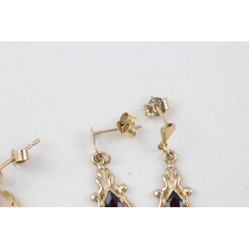 182 - 2 x 9ct gold garnet set drop earrings (2.9g)