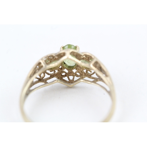 187 - 9ct gold vintage style peridot patterned dress ring (1.7g) Size  Q 1/2