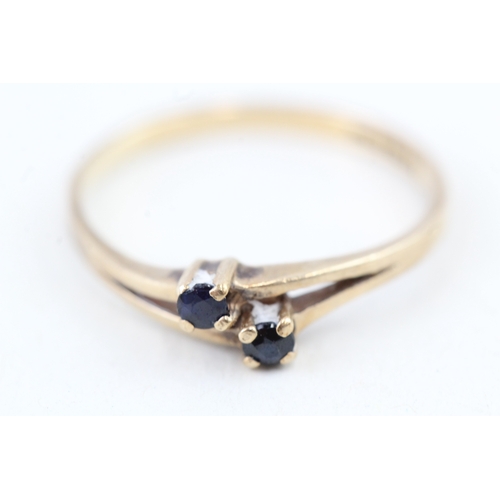 190 - 9ct gold vintage sapphire two stone ring (1.3g) Size  N