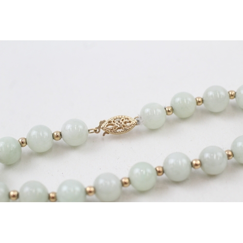 201 - 14ct gold clasped jade beaded bracelet with 14ct gold spacer beads (17.8g)