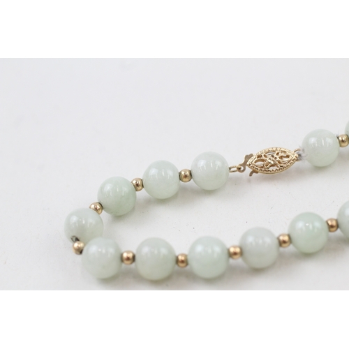 201 - 14ct gold clasped jade beaded bracelet with 14ct gold spacer beads (17.8g)