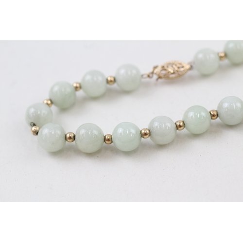 201 - 14ct gold clasped jade beaded bracelet with 14ct gold spacer beads (17.8g)