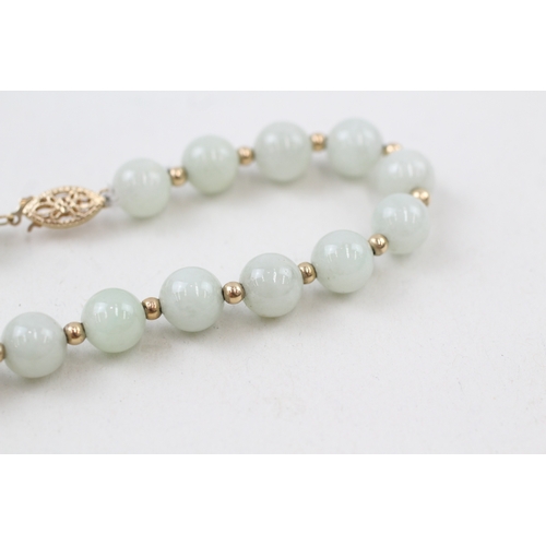 201 - 14ct gold clasped jade beaded bracelet with 14ct gold spacer beads (17.8g)