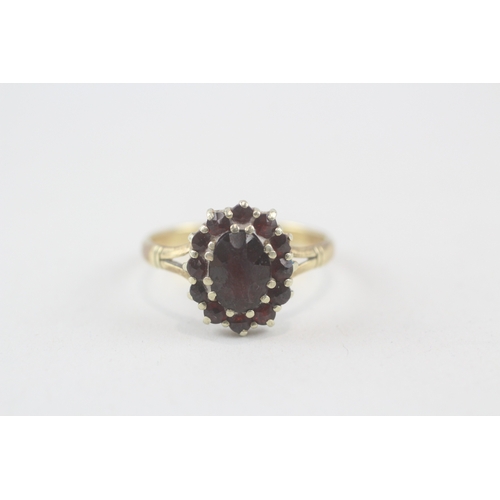 203 - 14ct gold garnet dress ring (2.5g) Size  M