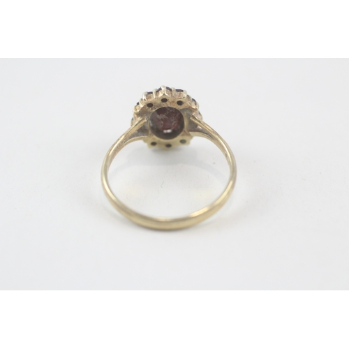 203 - 14ct gold garnet dress ring (2.5g) Size  M